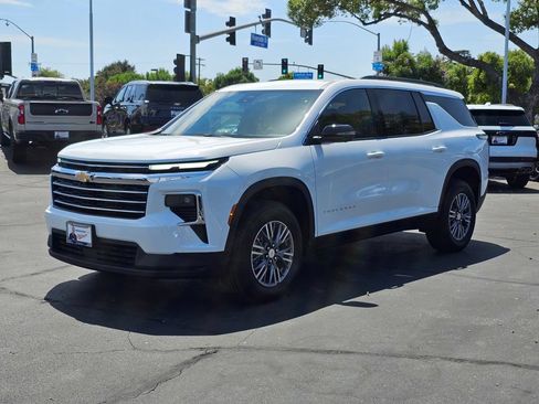 New 2026 Chevrolet Traverse LT w/ Driver Confidence Package FWD image 3