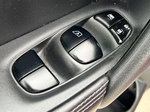 Used 2017 Nissan Rogue SV image 13