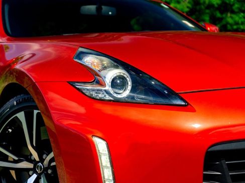Used 2020 Nissan 370Z Touring Sport RWD image 4