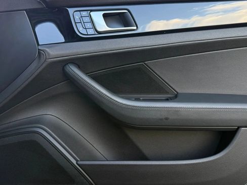 Used 2017 Porsche Panamera RWD image 48