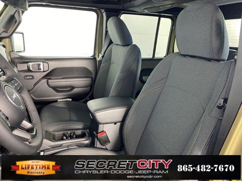 New 2025 Jeep Gladiator Sport image 11