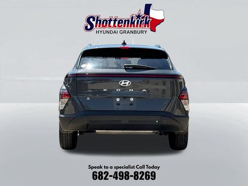 Used 2025 Hyundai Kona SEL FWD image 7