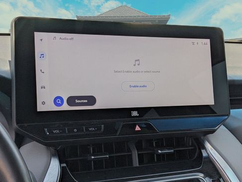 Used 2024 Toyota Venza Limited image 13