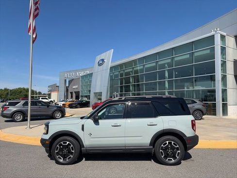 Used 2023 Ford Bronco Sport Outer Banks w/ Tech Package AWD/4WD image 2