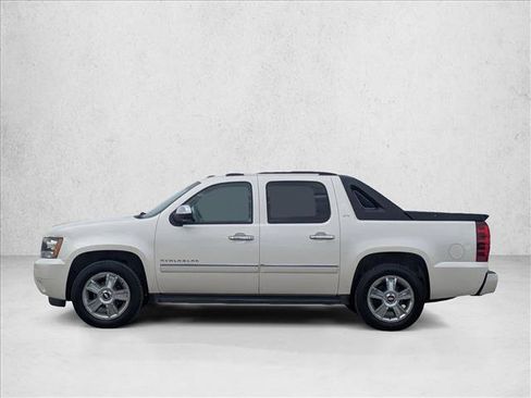 Used 2010 Chevrolet Avalanche LTZ image 8