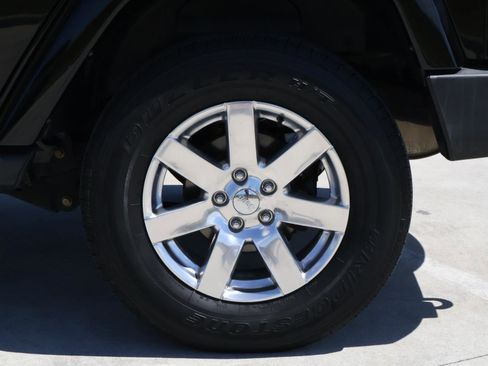 Used 2017 Jeep Wrangler Unlimited Sahara w/ Connectivity Group image 8