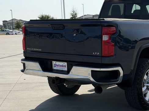 Used 2020 Chevrolet Silverado 2500 LTZ w/ LTZ Premium Package AWD/4WD image 6