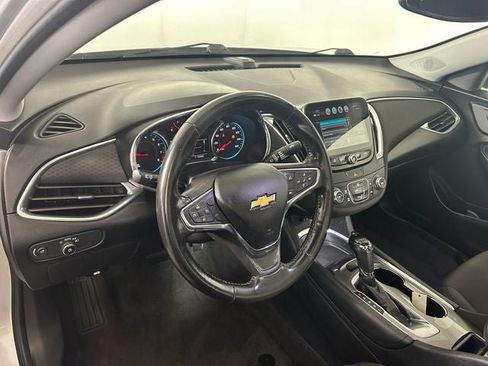 Used 2018 Chevrolet Malibu LT FWD image 13