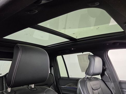 Used 2023 Jeep Grand Cherokee Overland w/ Luxury Tech Group IV image 40