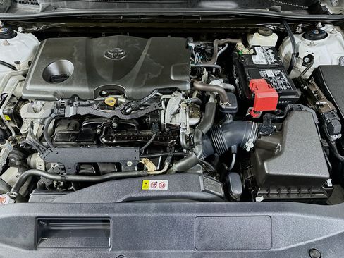 Used 2018 Toyota Camry XSE FWD image 33