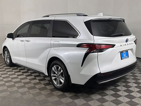 Used 2024 Toyota Sienna Limited FWD image 10