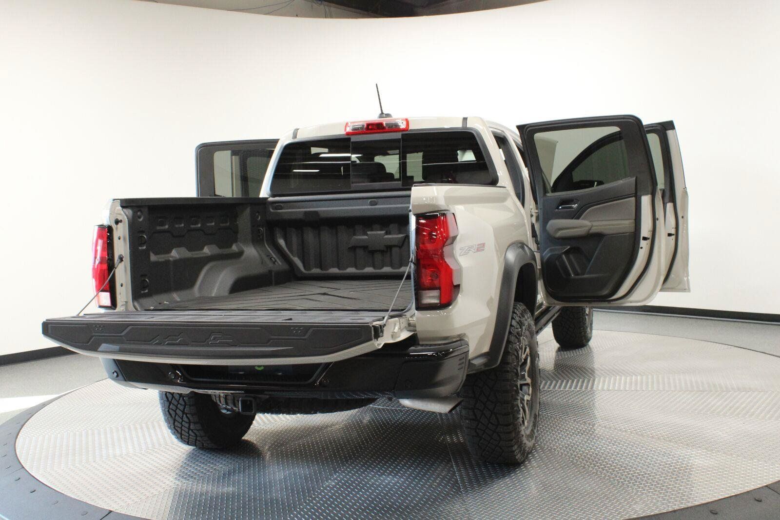 Certified 2026 Chevrolet Colorado ZR2 w/ Technology Package AWD/4WD image 13