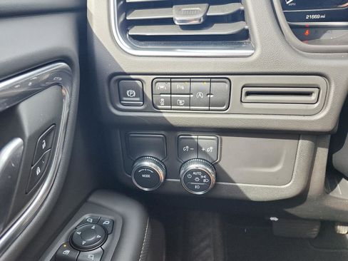 Certified 2024 GMC Yukon XL SLT w/ SLT Premium Package image 23