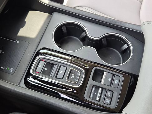 Used 2025 Honda Pilot Touring image 29