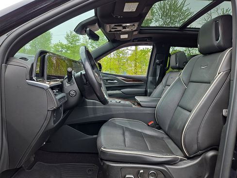 Certified 2023 Cadillac Escalade Premium Luxury AWD/4WD image 13