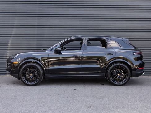 Certified 2026 Porsche Cayenne AWD/4WD image 2