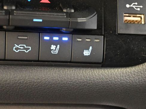 Used 2023 Toyota Tundra Limited AWD/4WD image 18