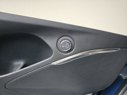 Used 2022 Buick Enclave Essence image 25