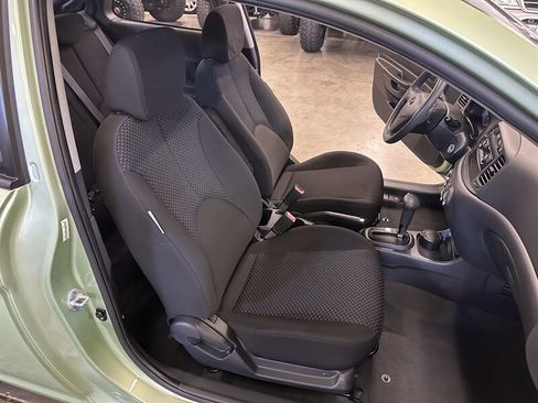 Used 2010 Hyundai Accent GS image 24