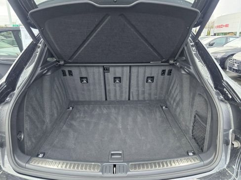 Used 2025 Porsche Macan AWD/4WD image 10