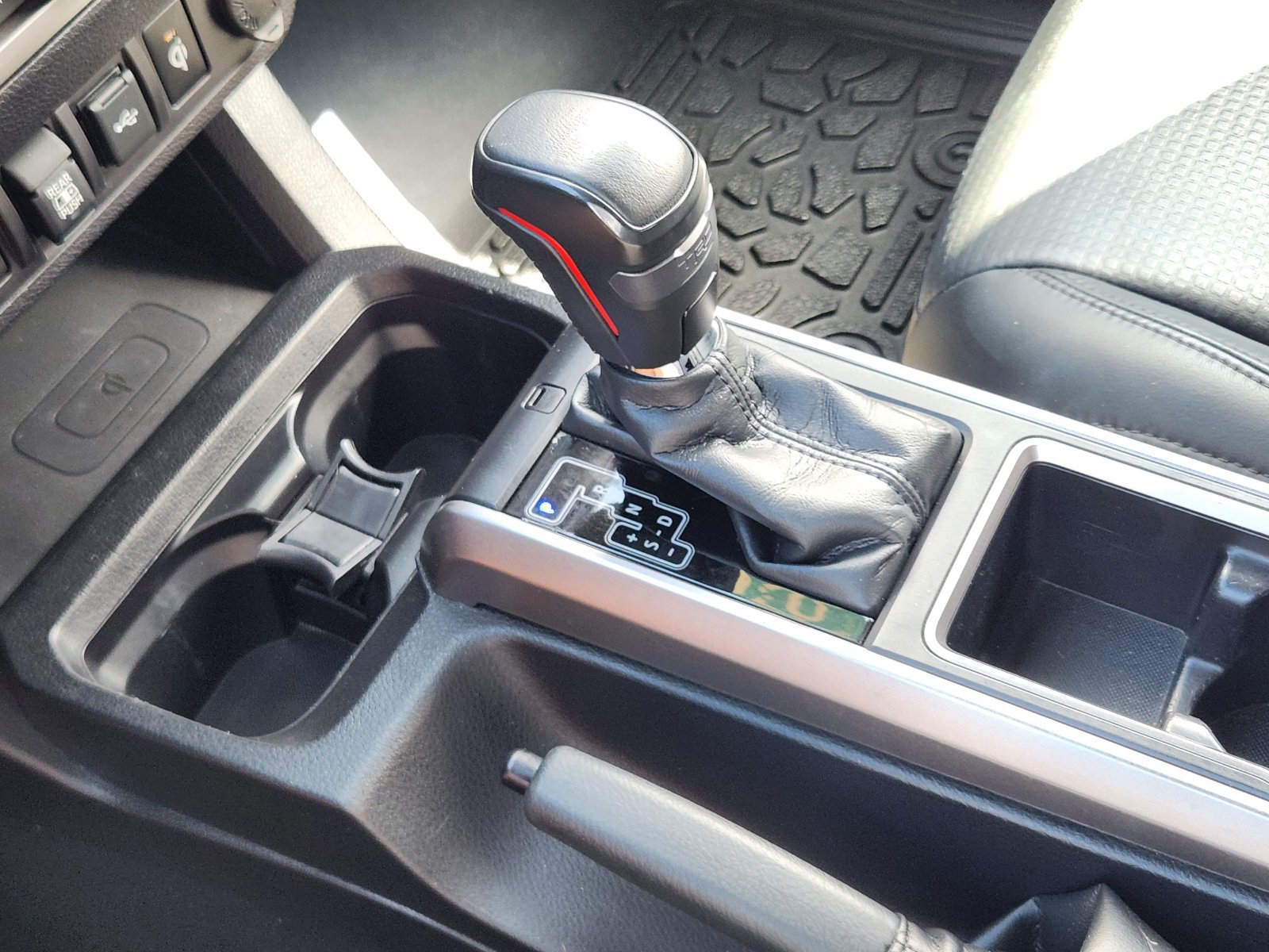Used 2021 Toyota Tacoma Limited AWD/4WD image 24