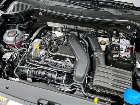 New 2026 Volkswagen Taos SE image 17