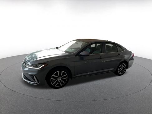 Used 2025 Volkswagen Jetta SE image 8