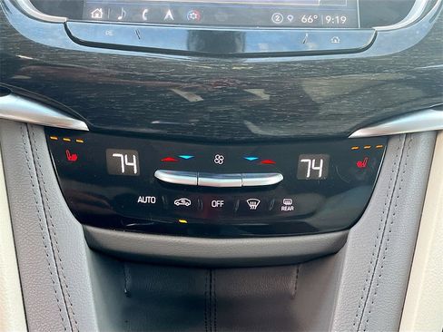 Used 2022 Cadillac XT6 Premium Luxury image 21
