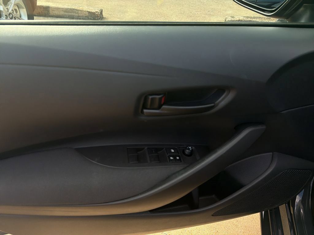 Used 2025 Toyota Corolla LE FWD image 10