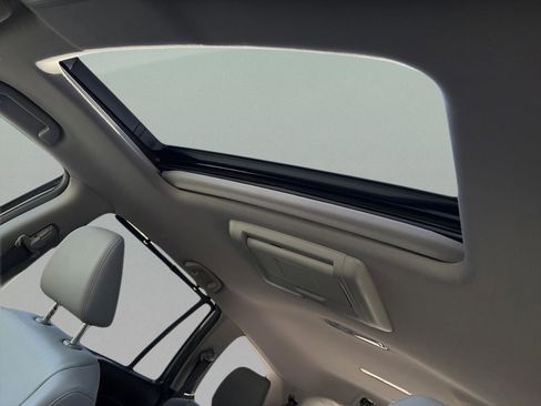 Certified 2017 Honda Pilot Touring image 31