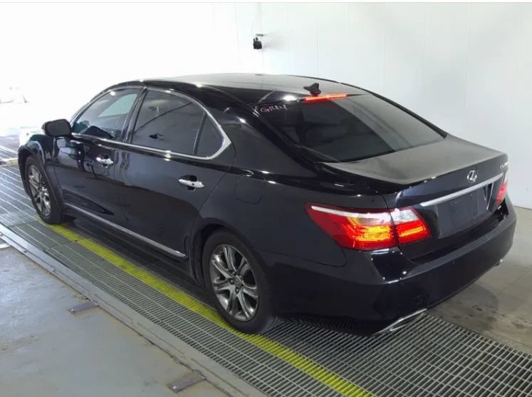 Used 2011 Lexus LS 460 L w/ Rear Seat Upgrade Pkg AWD/4WD image 3