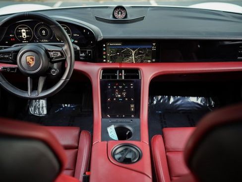 Used 2022 Porsche Taycan image 20