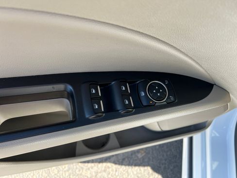 Used 2017 Ford Fusion SE AWD/4WD image 11