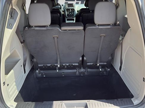 Used 2019 Dodge Grand Caravan SXT FWD image 15