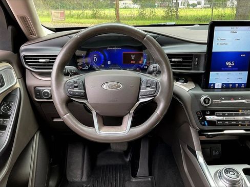 Used 2020 Ford Explorer Platinum w/ Premium Technology Package image 8