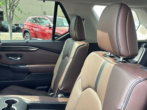 Used 2025 Honda Pilot Elite image 31