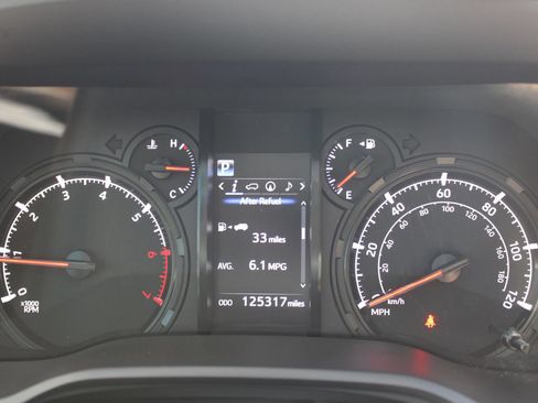Used 2020 Toyota 4Runner SR5 Premium w/ Moonroof Package RWD image 27