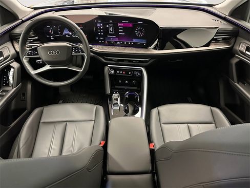 Used 2025 Audi Q5 Premium image 10