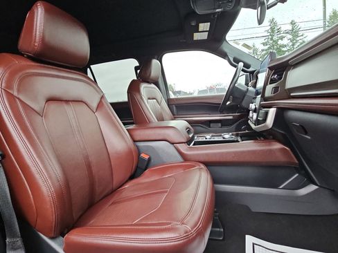 Used 2024 Ford Expedition Limited image 30