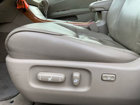 Used 2006 Toyota Avalon XLS image 19