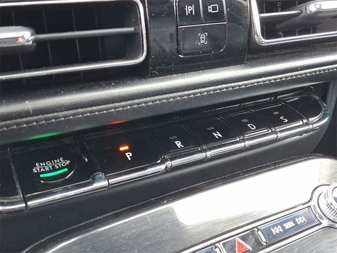 Used 2022 Lincoln Nautilus Reserve w/ Monochromatic Package image 16