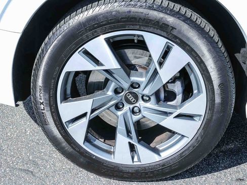 Used 2022 Audi e-tron Premium Plus w/ Premium Plus Package image 12