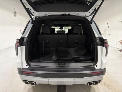 New 2026 Chevrolet Traverse LT w/ Sun and Wheel Package image 15