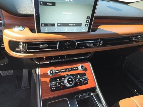 Used 2022 Lincoln Aviator Reserve w/ Class IV Trailer Tow Package image 2