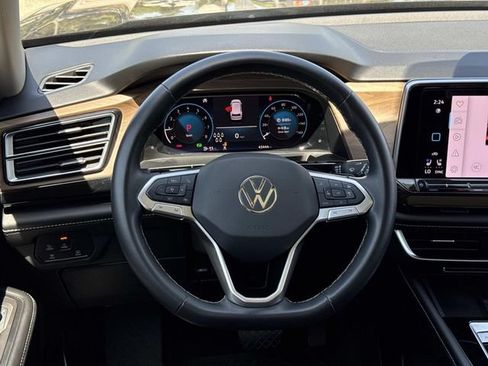 Certified 2024 Volkswagen Atlas SE w/ Panoramic Sunroof Package FWD image 7