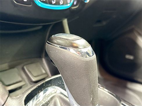 Used 2018 Chevrolet Cruze Premier image 19