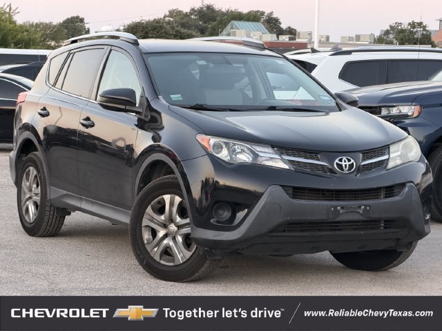 Used 2015 Toyota RAV4 LE FWD image 2