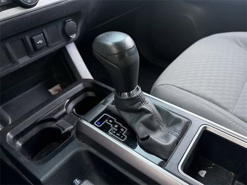 Used 2020 Toyota Tacoma SR5 w/ SR5 Appearance Package (SM) image 20