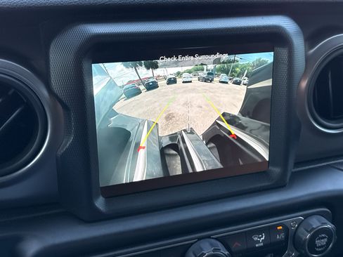 Used 2021 Jeep Wrangler Unlimited Sport AWD/4WD image 17