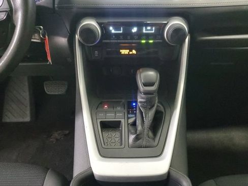 Used 2021 Toyota RAV4 LE FWD image 18